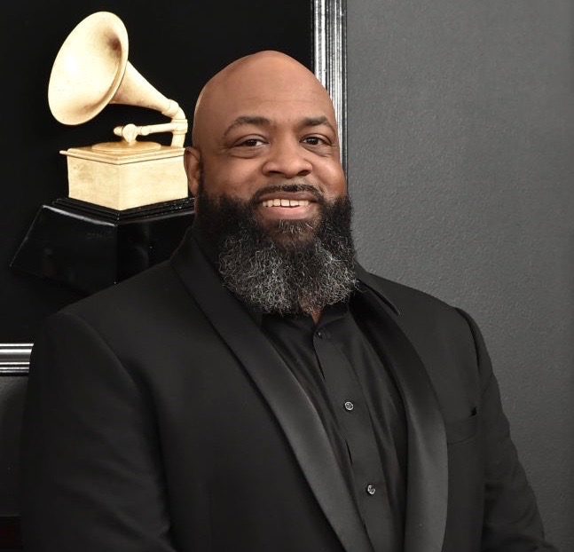 Alvin Richardson at the Grammy Awards with a Grammy statue visible behind him